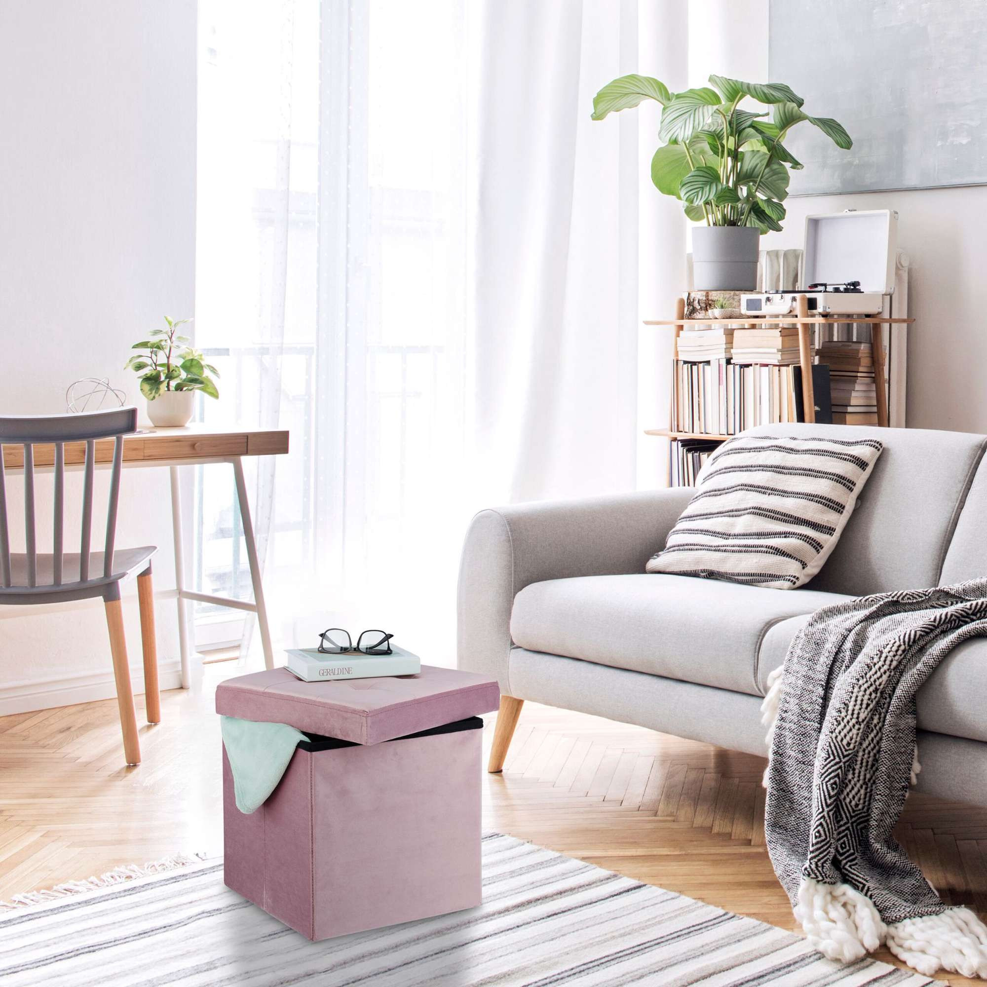 Hocker aus rosa Samt