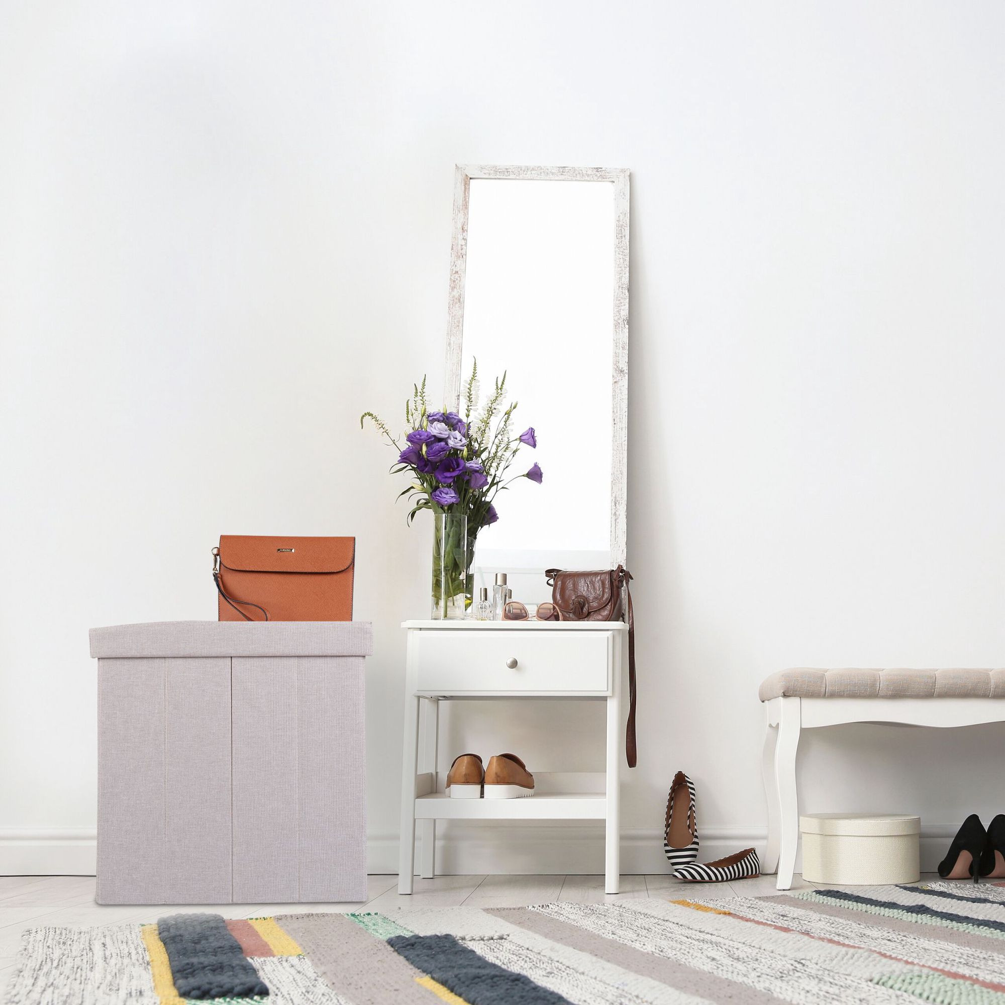 Taburete con espacio de almacenaje beige