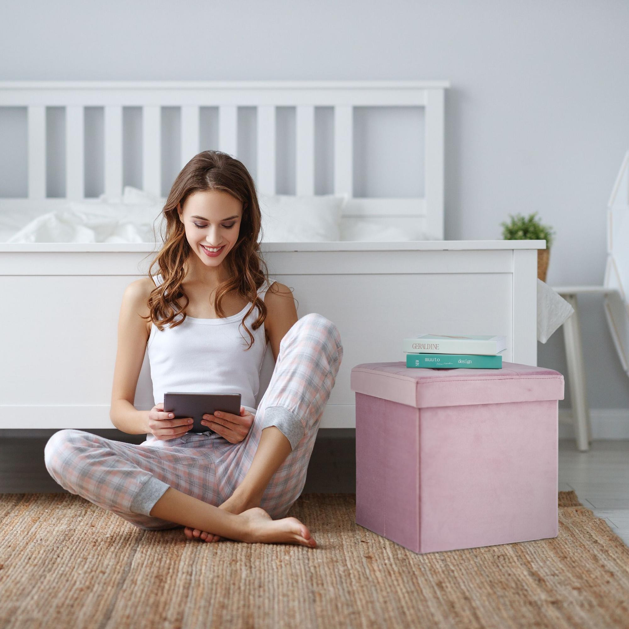 Hocker aus rosa Samt
