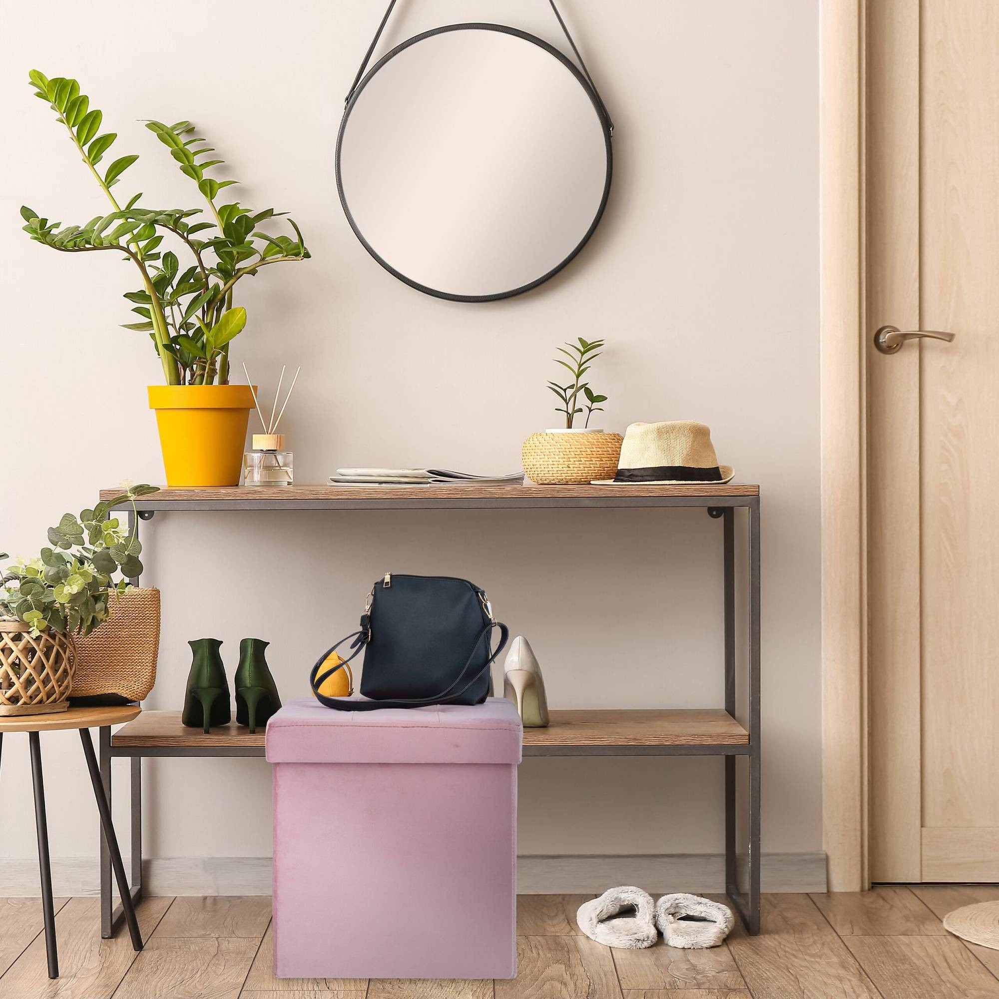 Hocker aus rosa Samt
