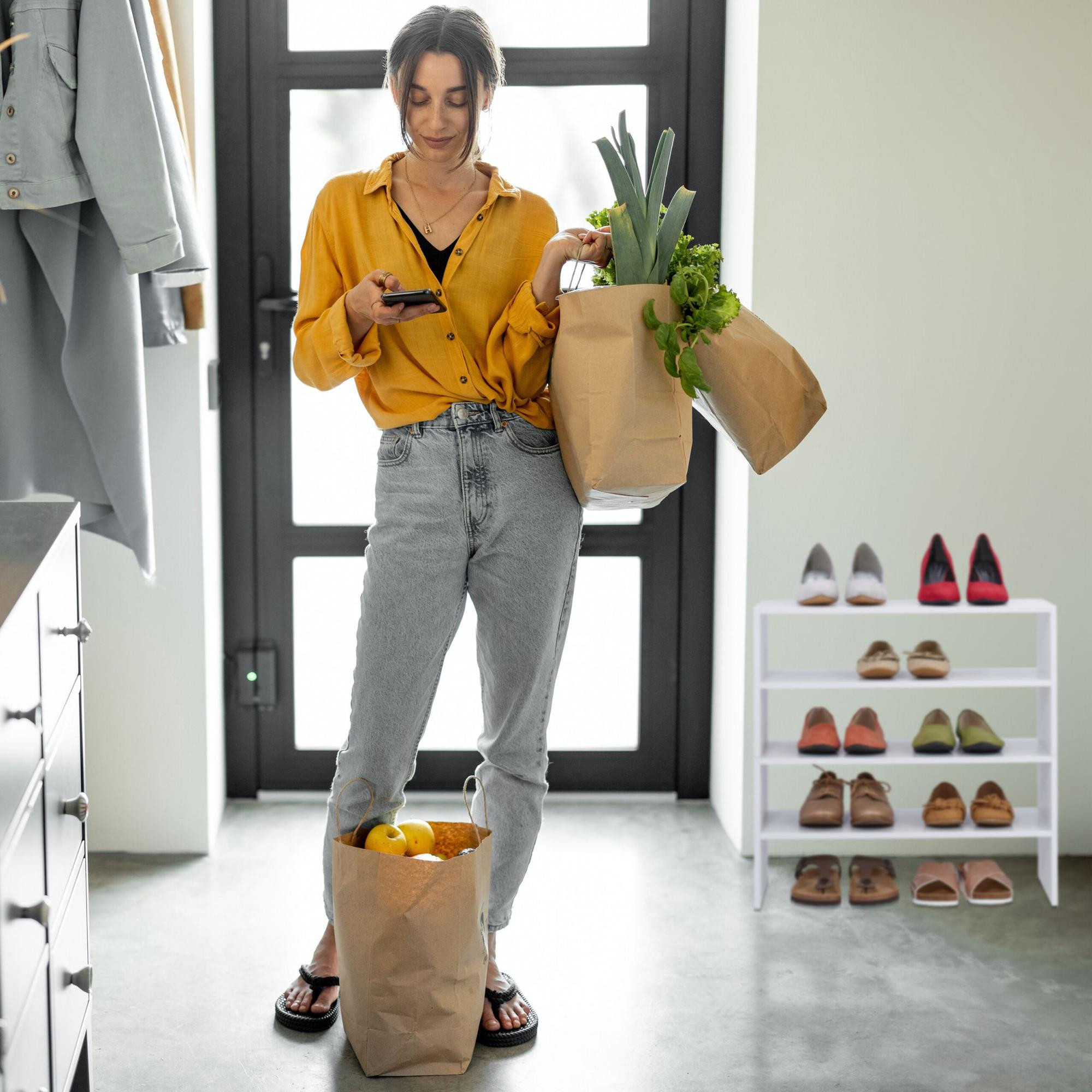 Weißes Schuhregal mit 2 Ablagen