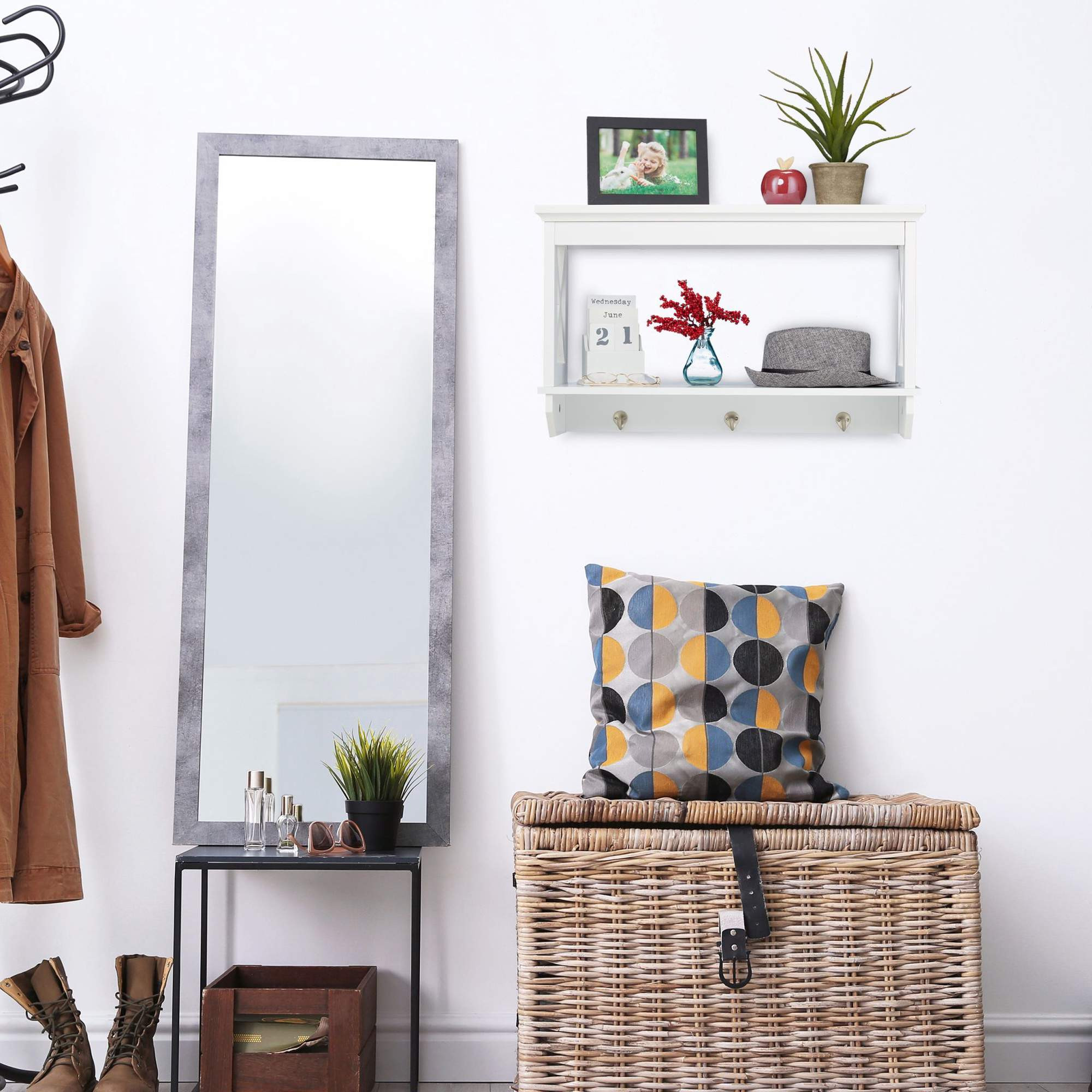 Wall shelf with 3 hooks