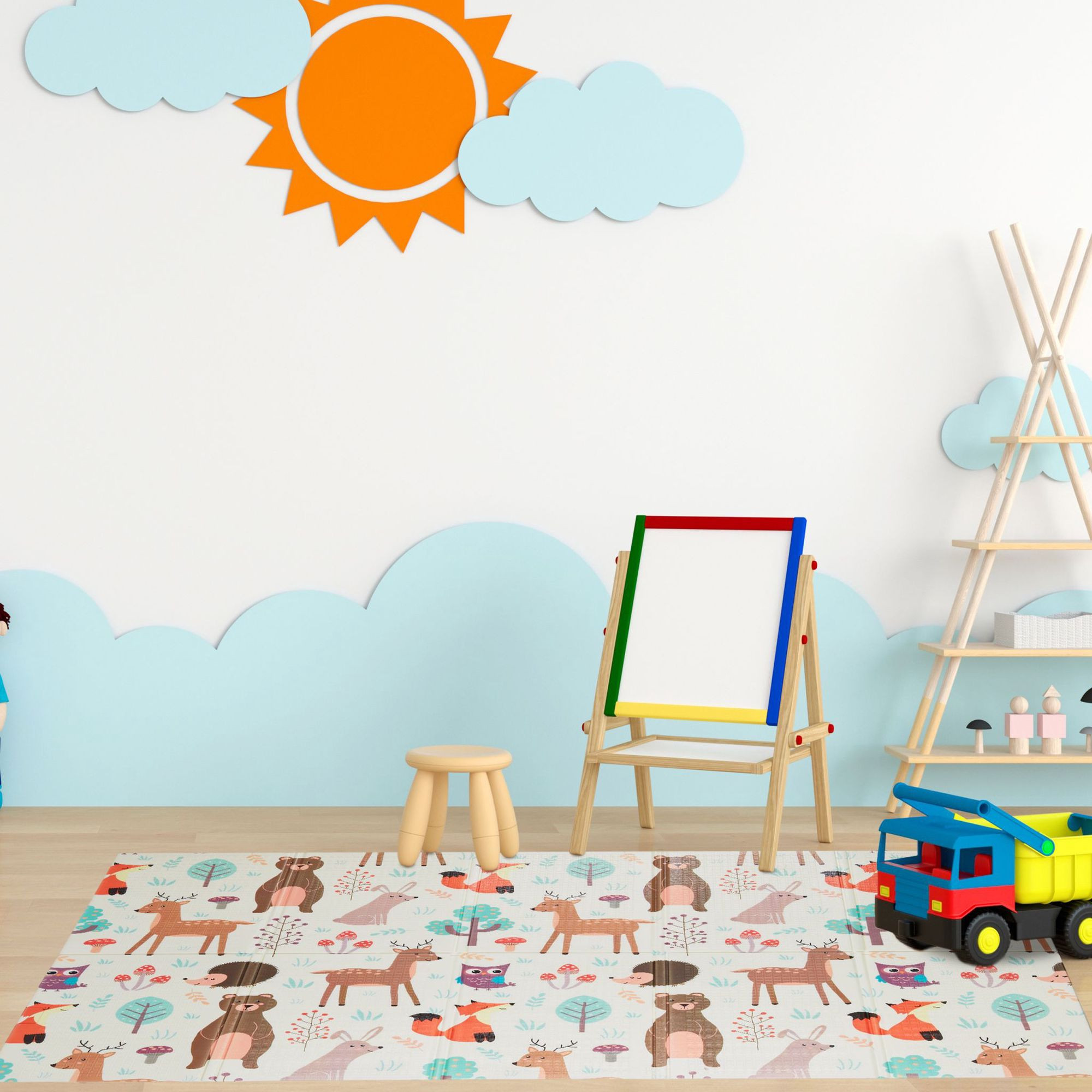 Foldable play mat with forest animals