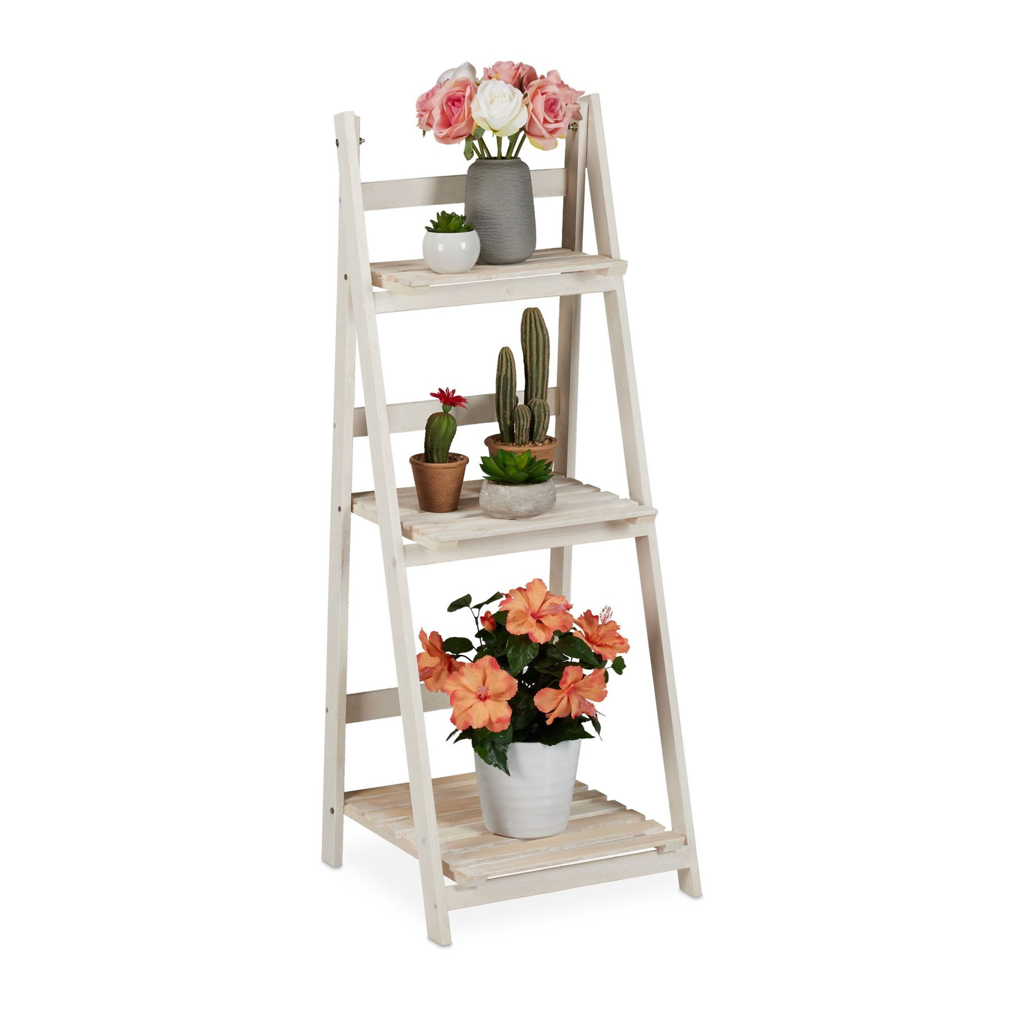 Weiße Treppe mit Holzblumen