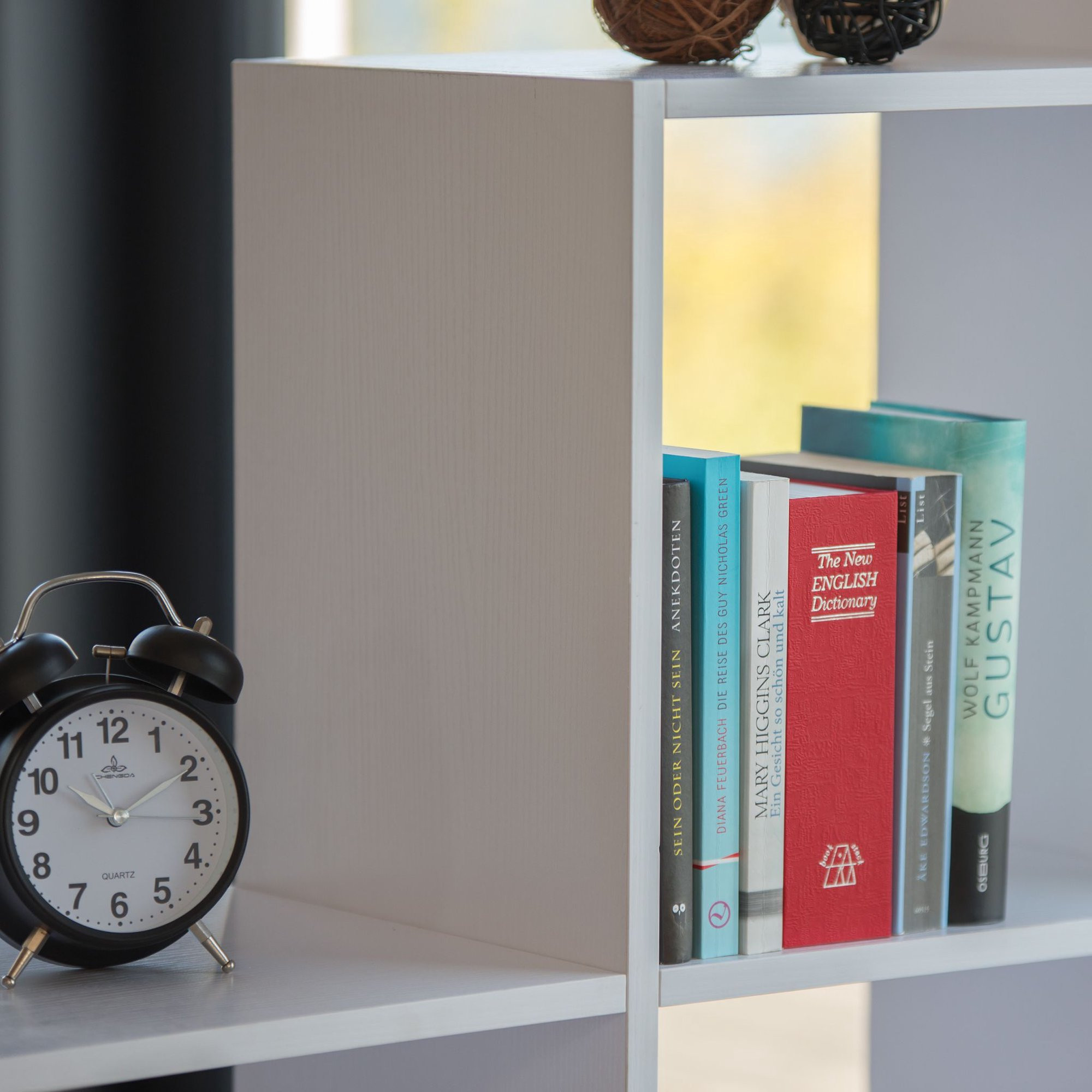 Kleines abschließbares Bücherfach