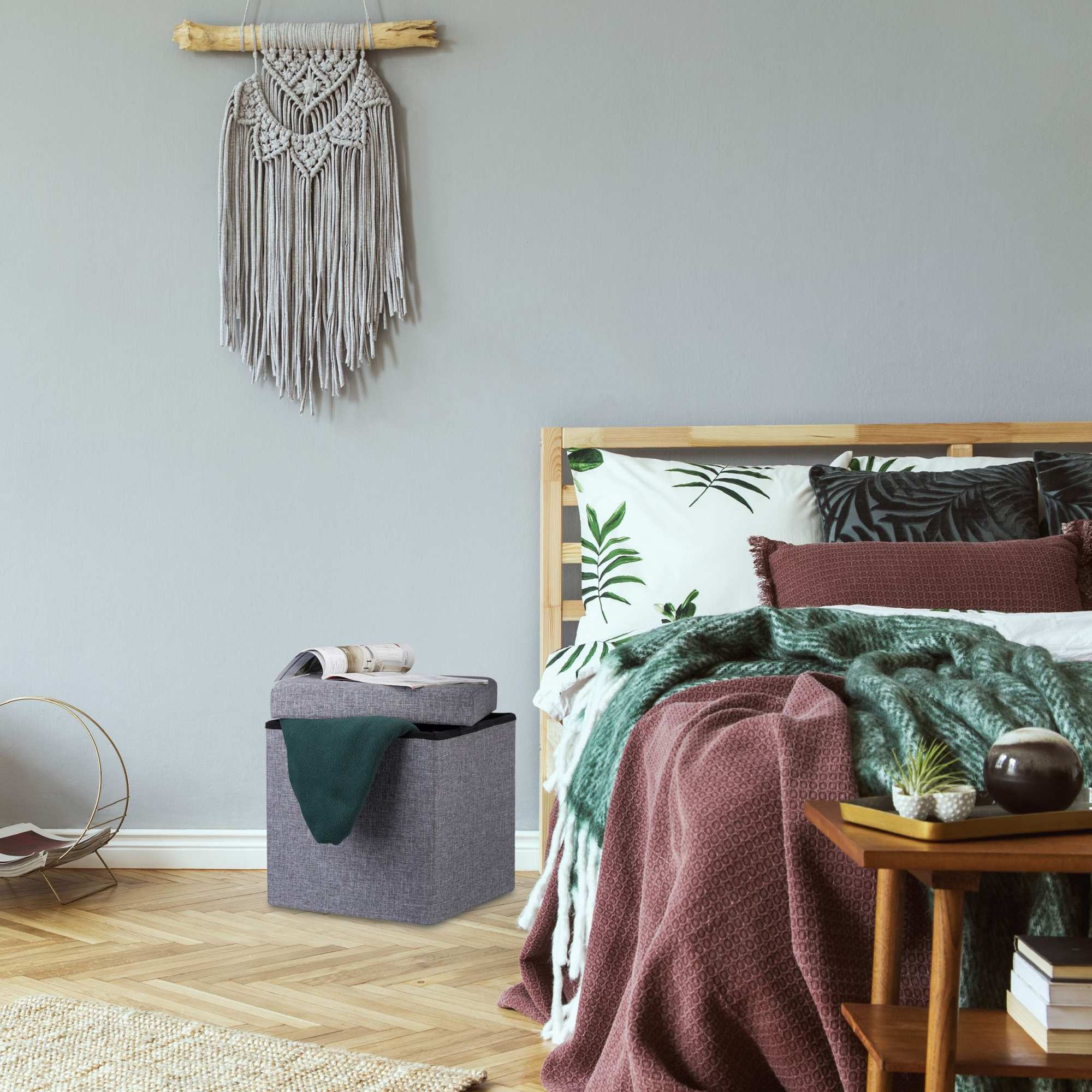 Collapsible stool with linen fabric storage