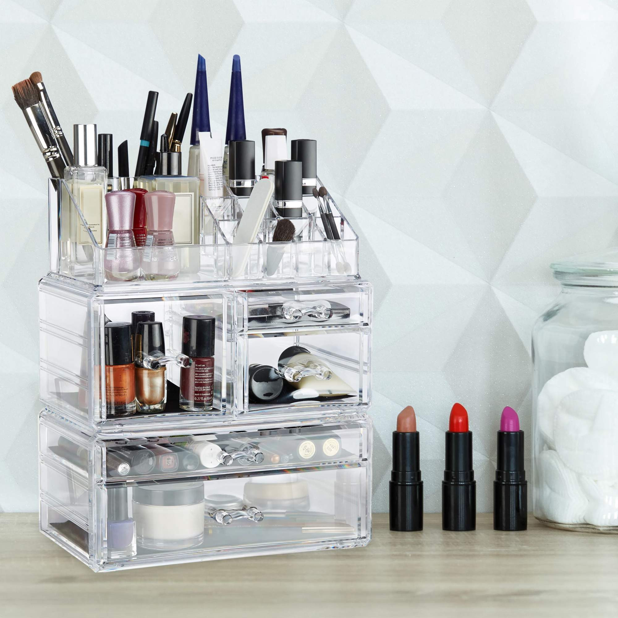 Makeup storage in acrylic with 21 compartments