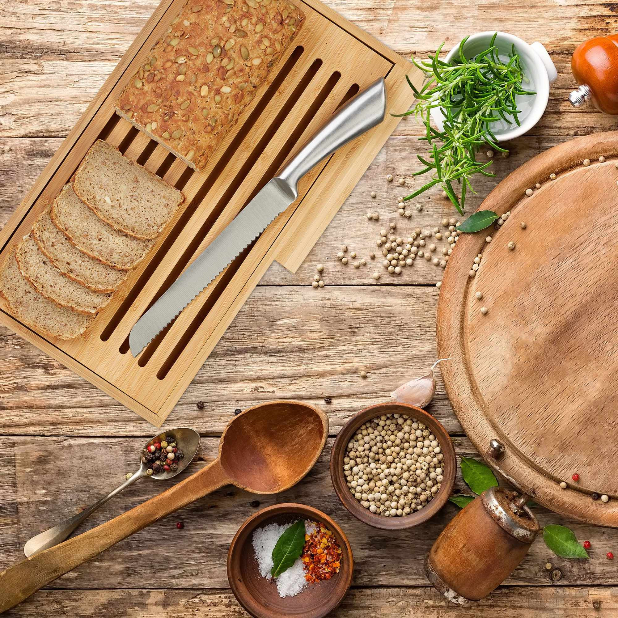 Tagliere per pane con coltello