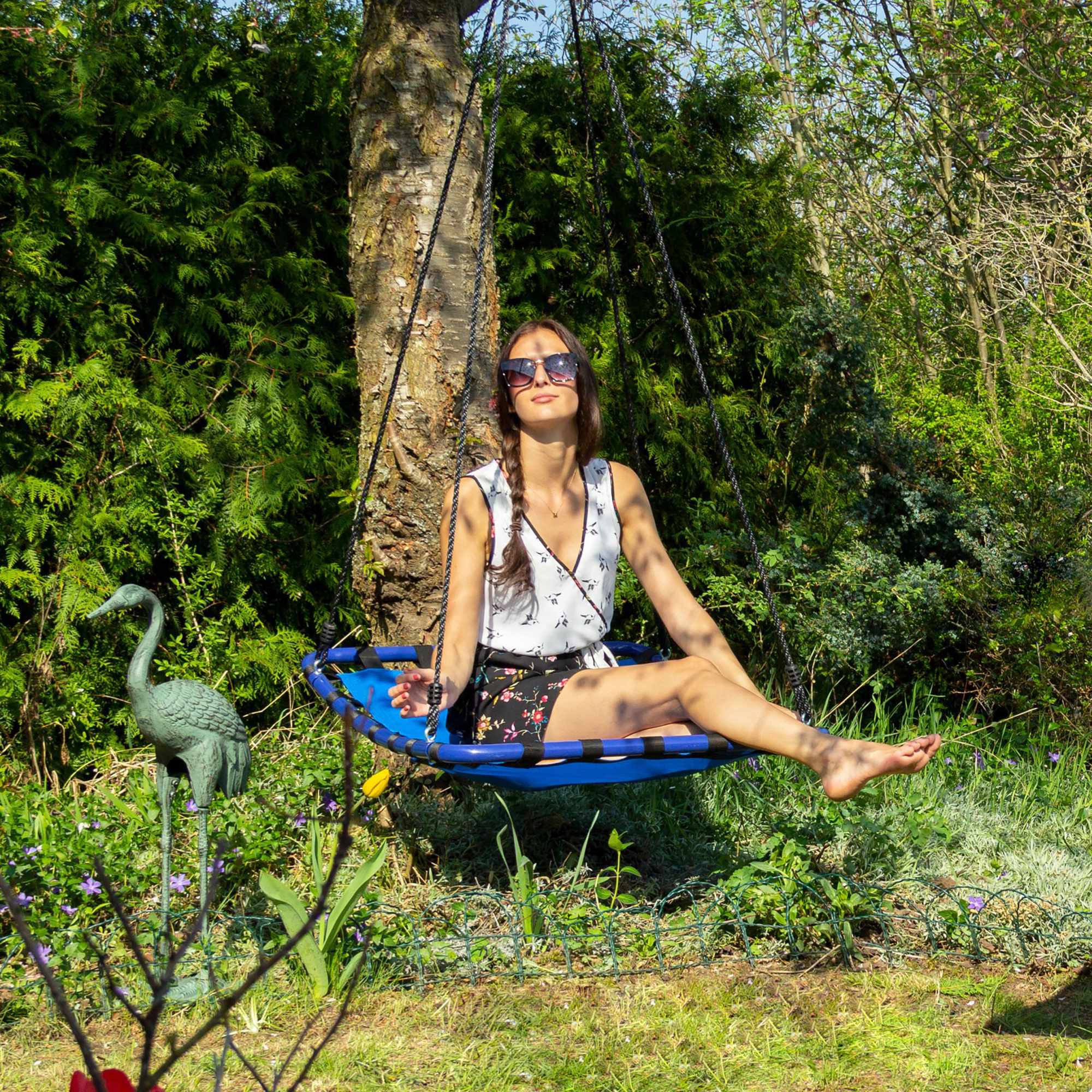 Square bird bow swing for outdoor use