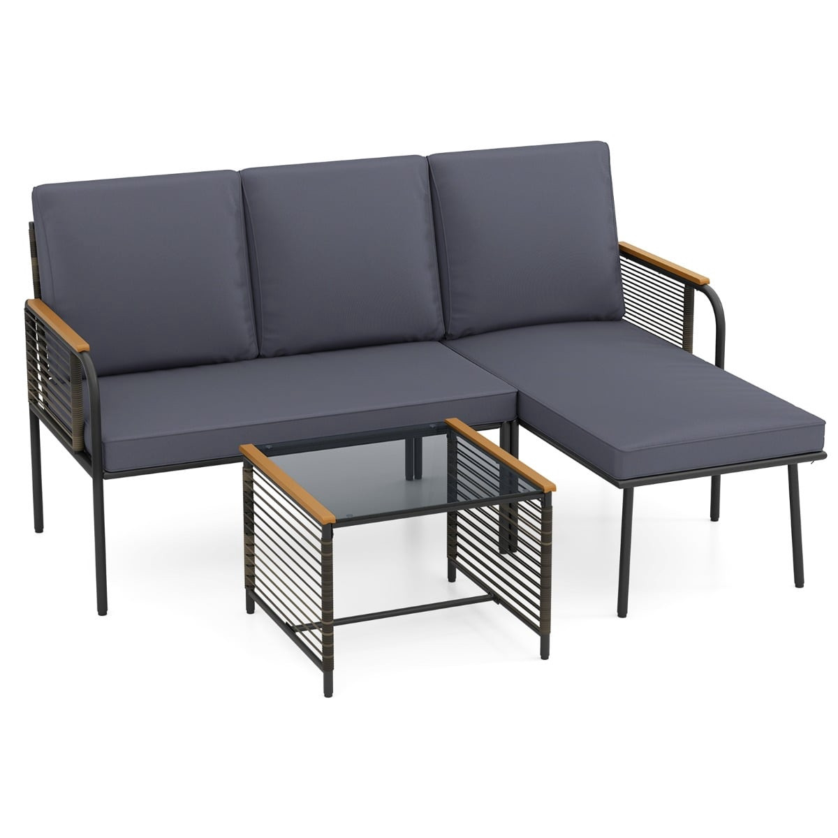 Conjunto de sofá de vime para exterior com almofadas e mesa de vidro.
