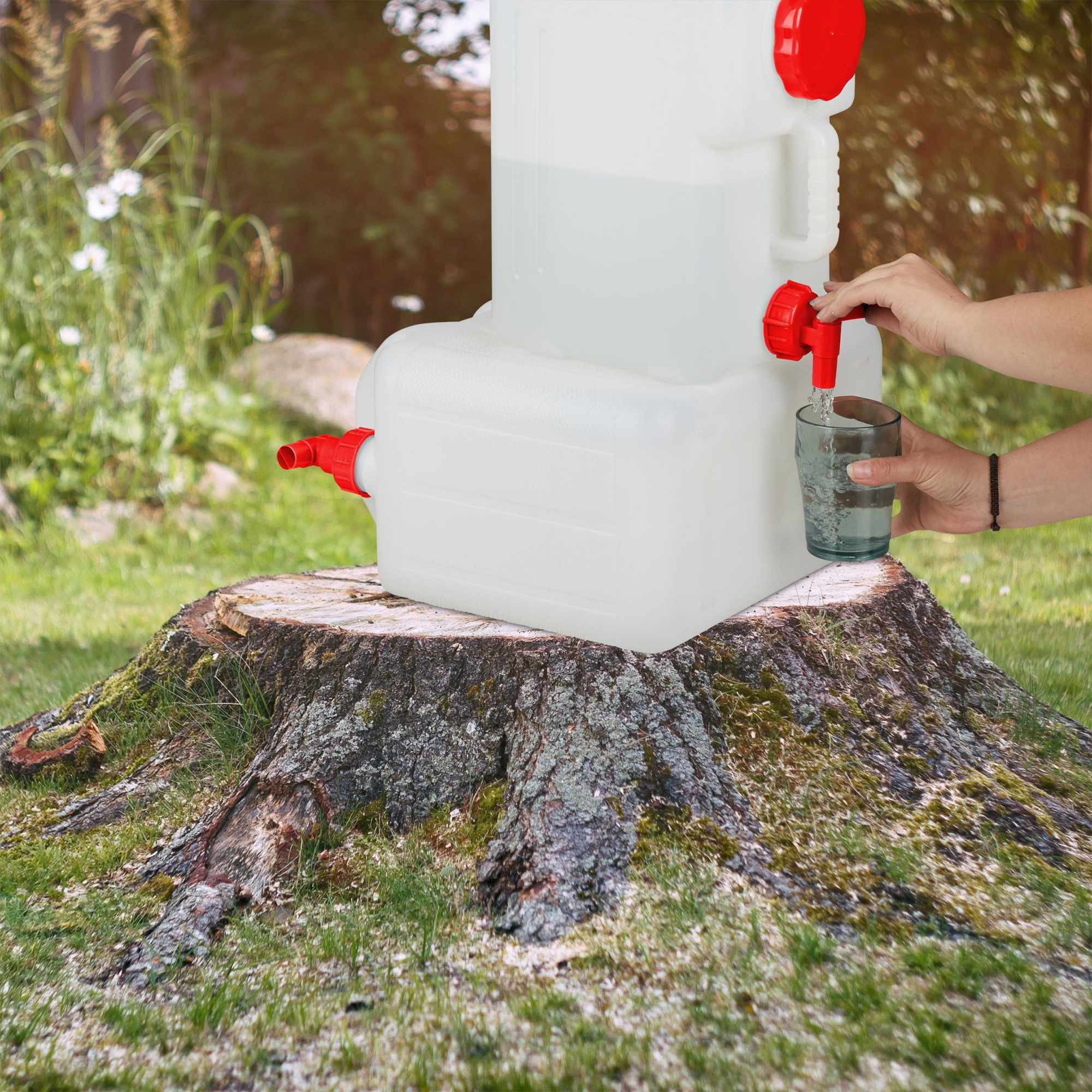 Brocca per l'acqua con rubinetto