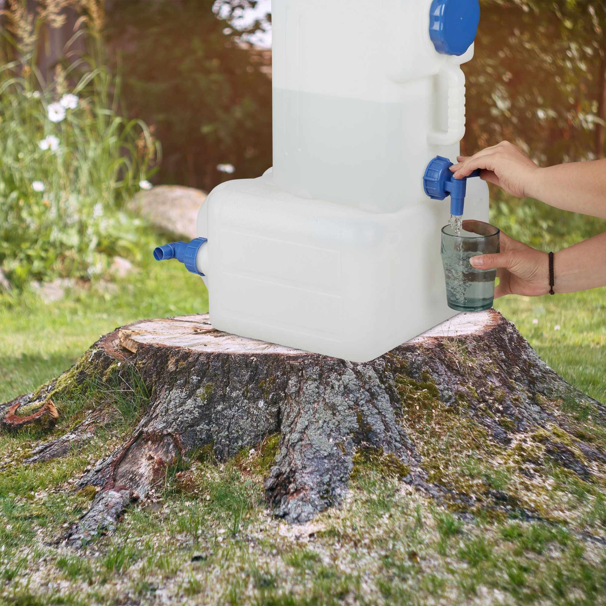 Wasserkrug mit Hahn