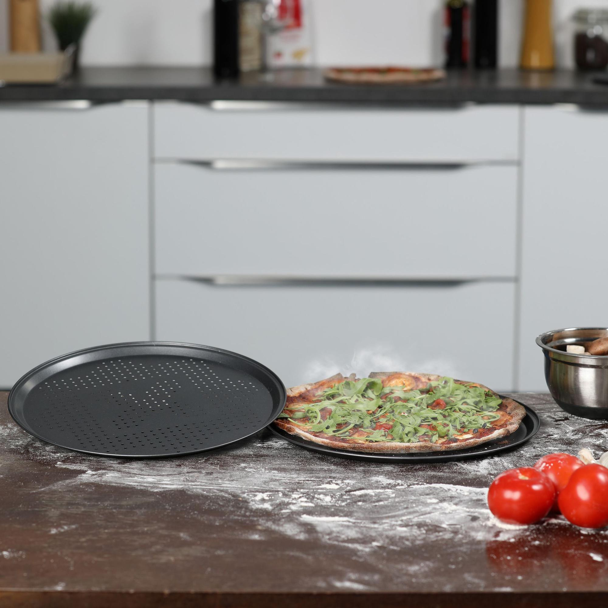 Pizzateller-Set perforiert