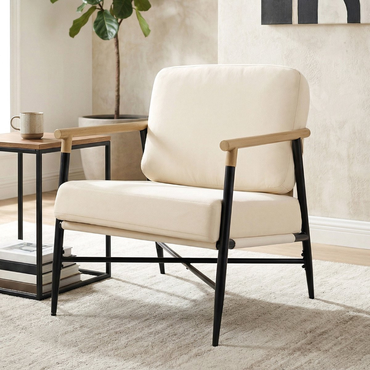 Poltrona Accent, beige, con cuscini sfoderabili e dotati di cerniera.