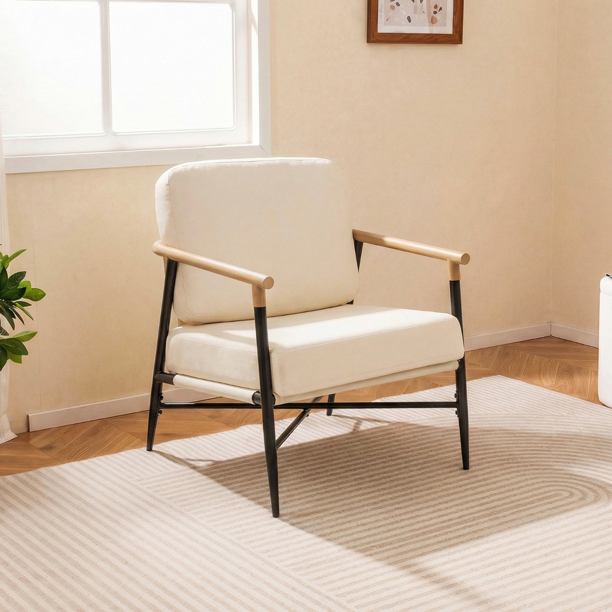 Poltrona Accent, beige, con cuscini sfoderabili e dotati di cerniera.