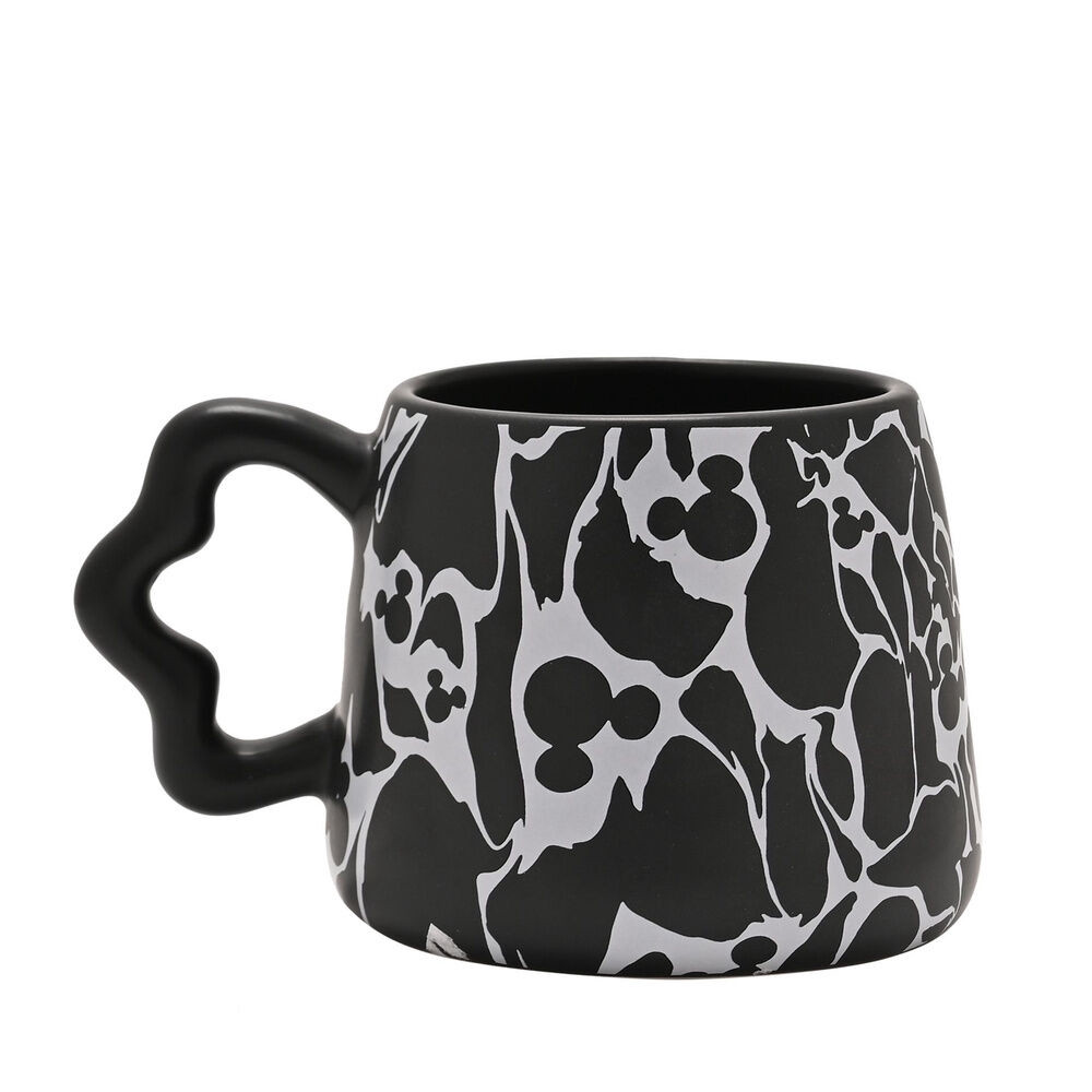 Caneca com formatos do Mickey da Disney