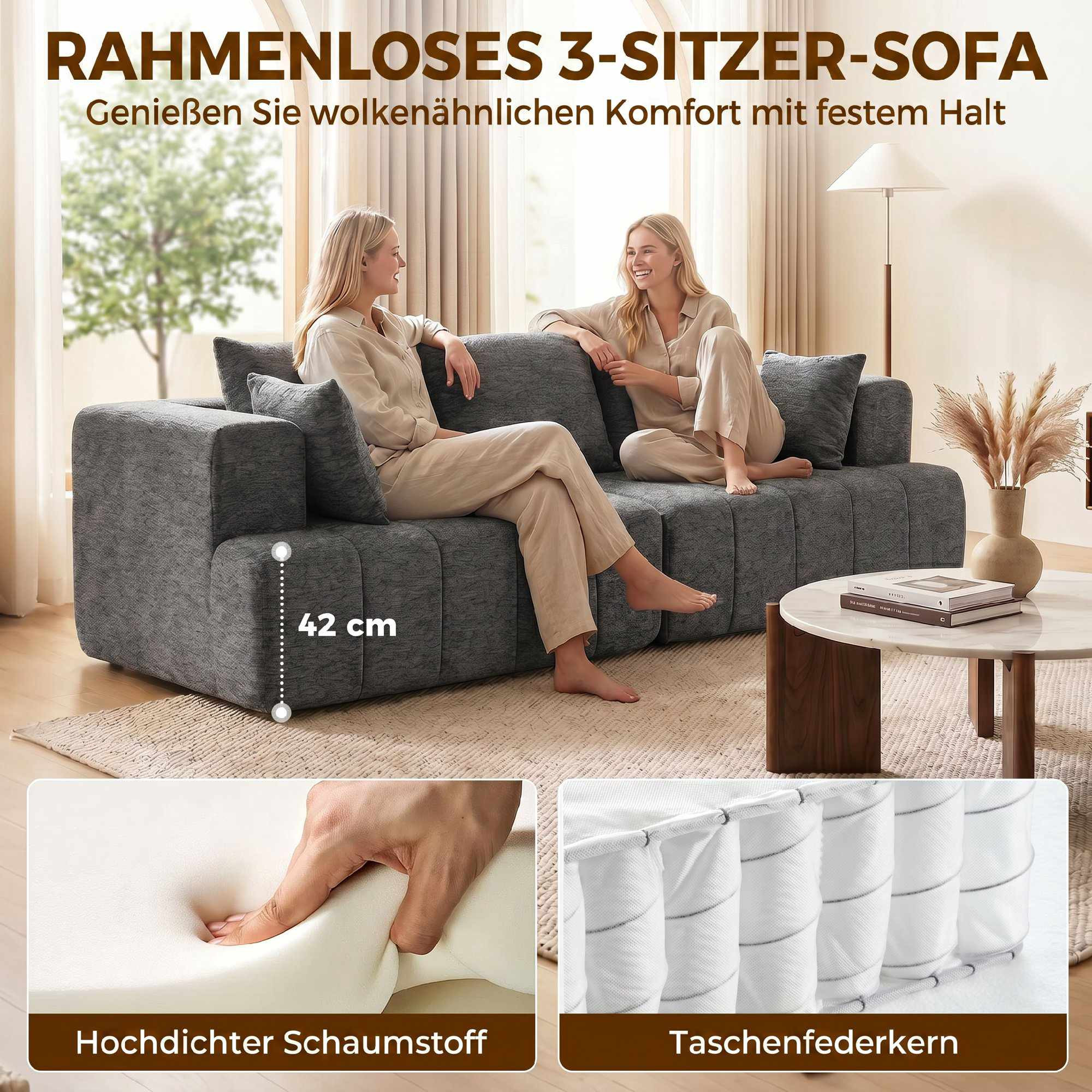 Sofá de 3 lugares em chenille cinza com almofadas.