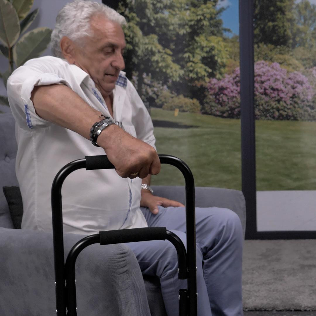 Marco asistente de pie