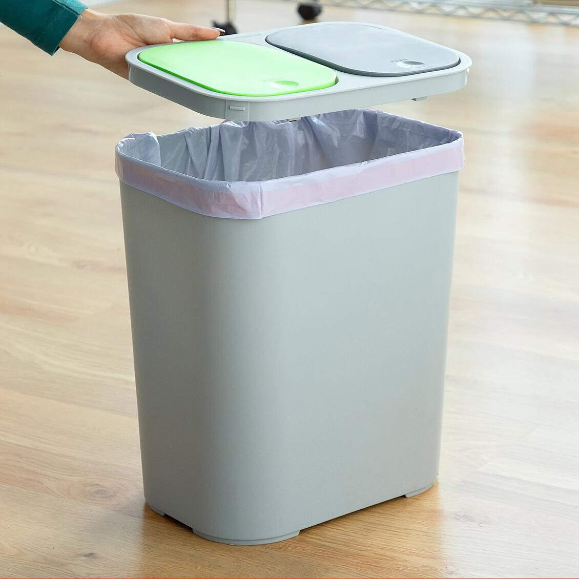 Double Trash Can with Lids
