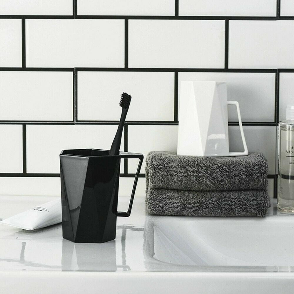 Mug in Plastic, Geometric - White