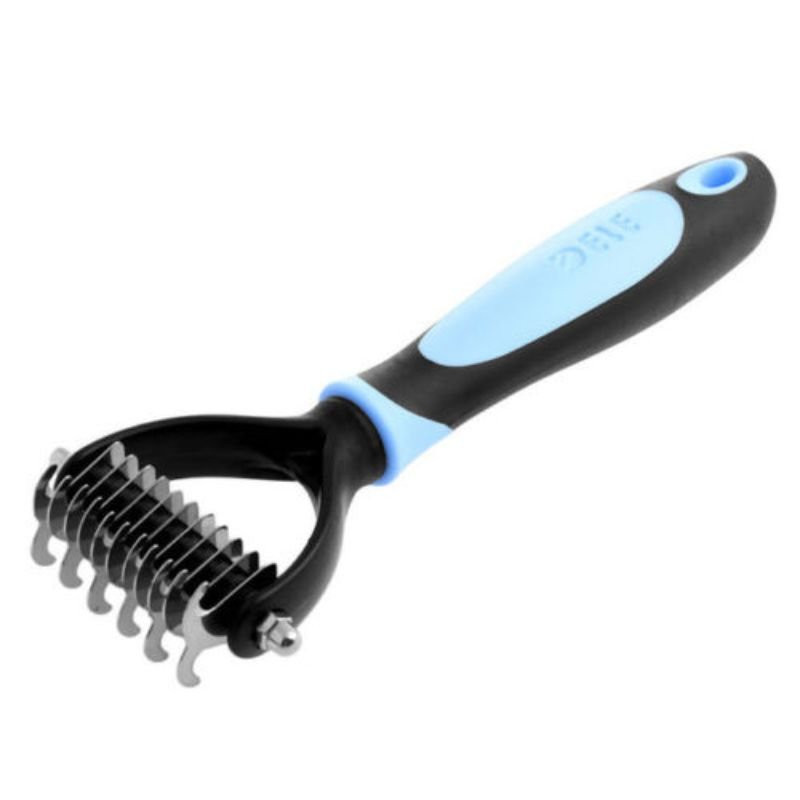 Wide fur comb with grip-friendly handle