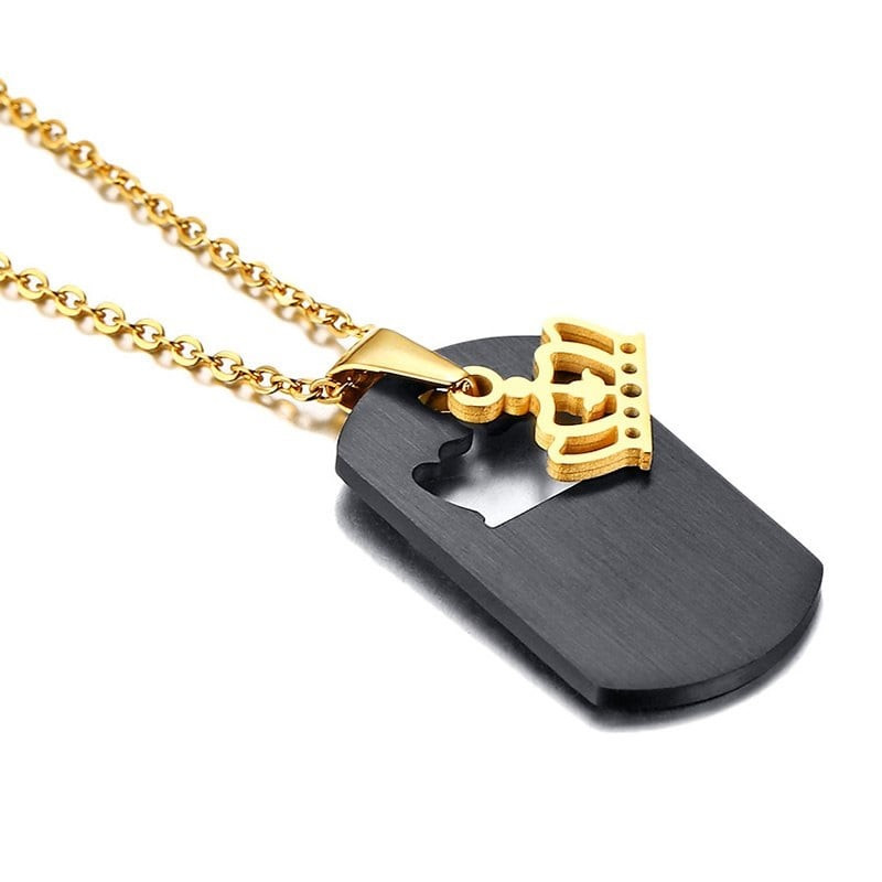 Colar preto e dourado com coroa da rainha