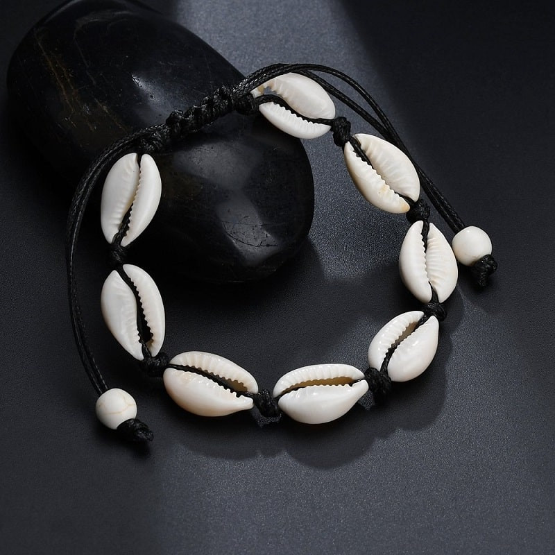 Pulsera ajustable con conchas blancas - Negro