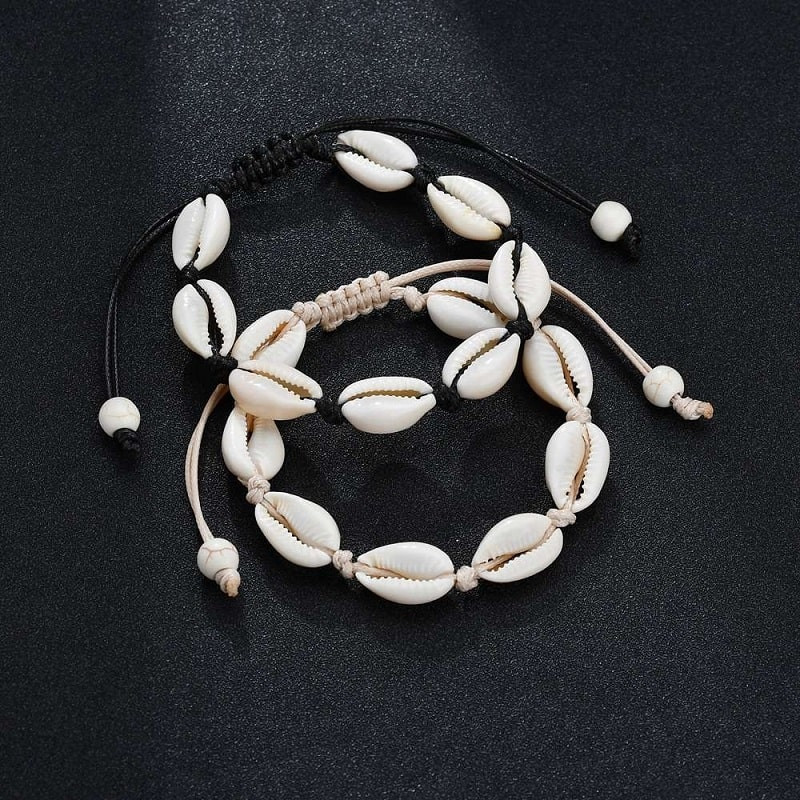 Adjustable Bracelet with white shells - Black