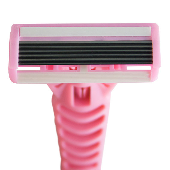 Razor with replaceable blades in a storage box - Pink