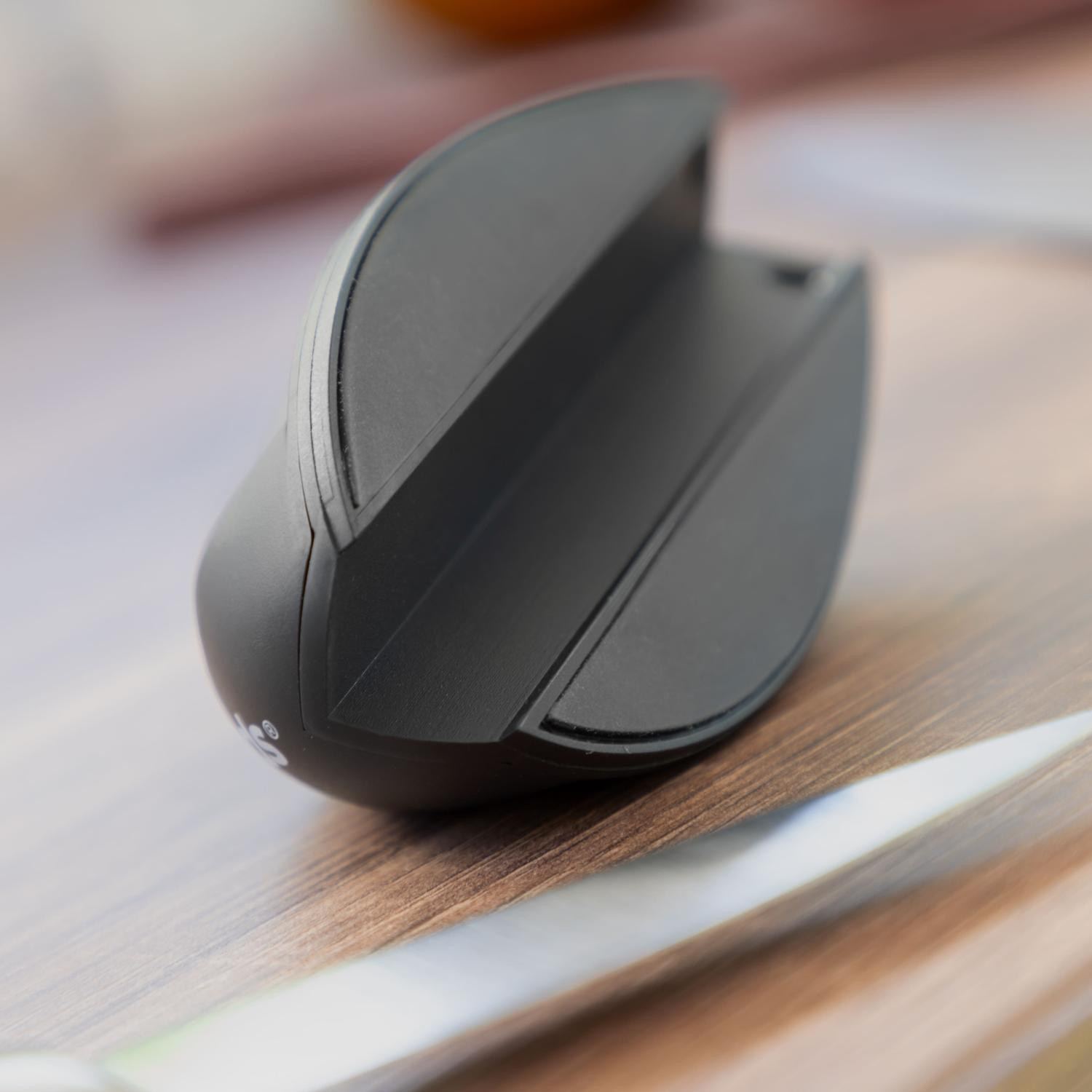 Compact knife sharpener