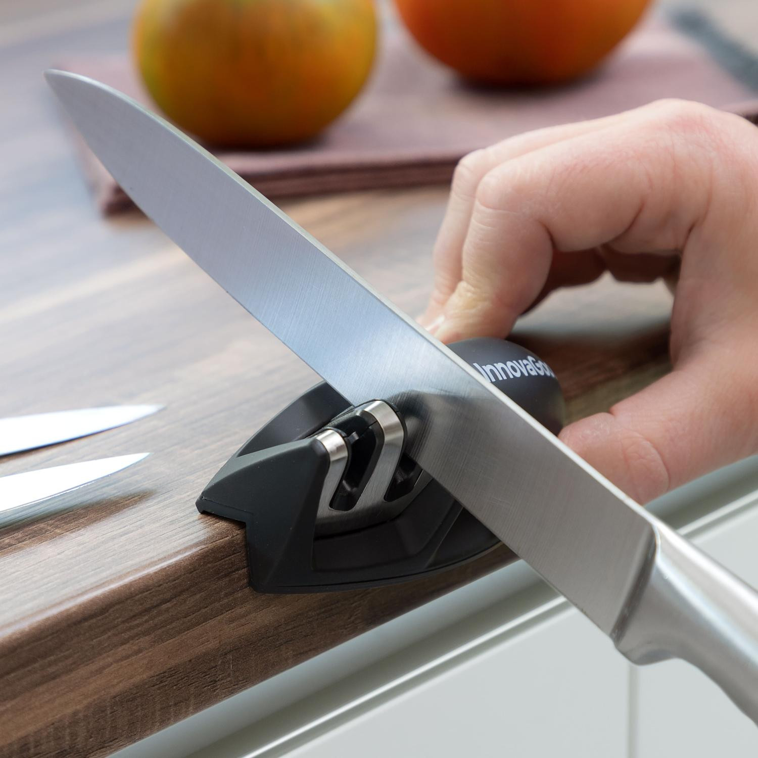 Compact knife sharpener
