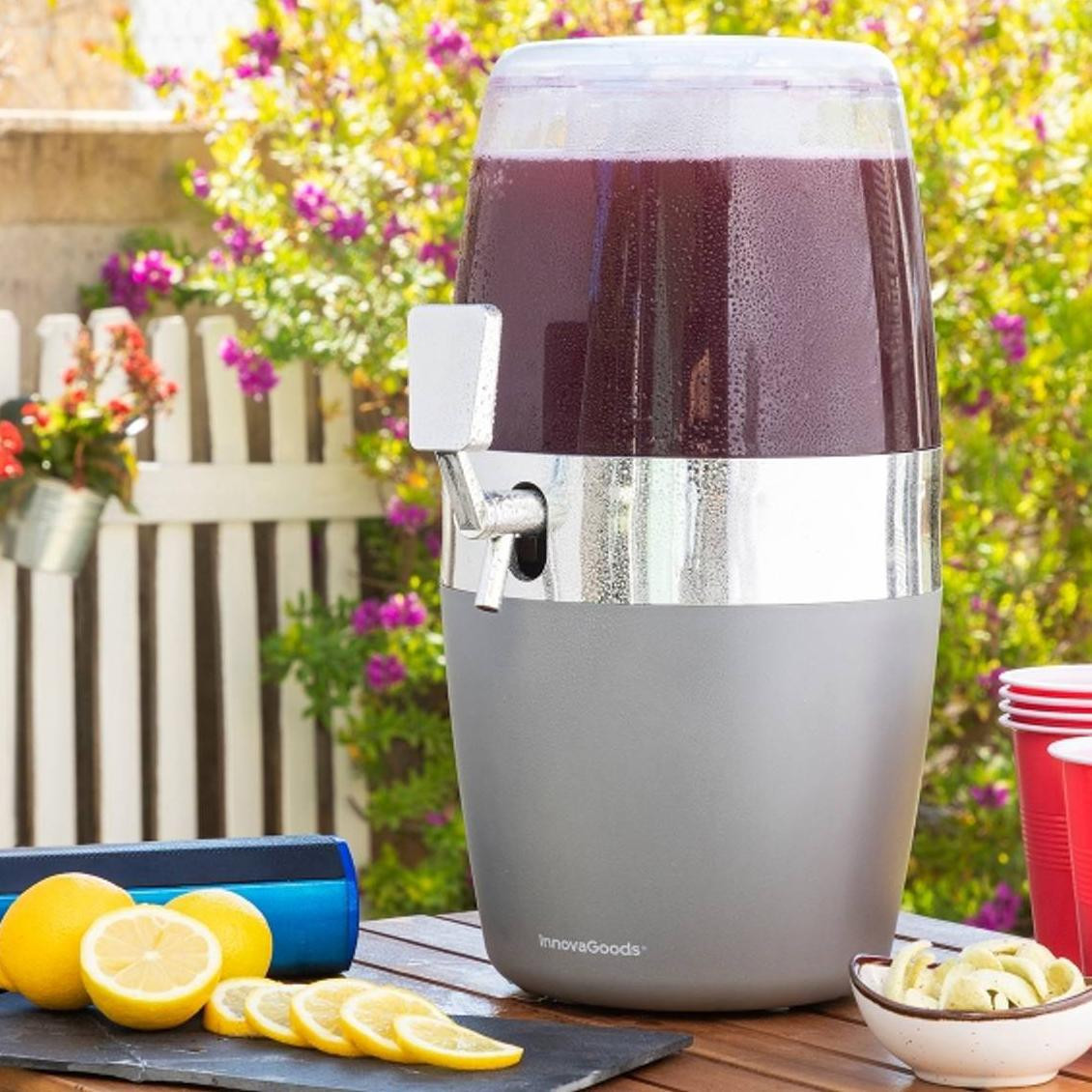 Cooling container with faucet for drinks