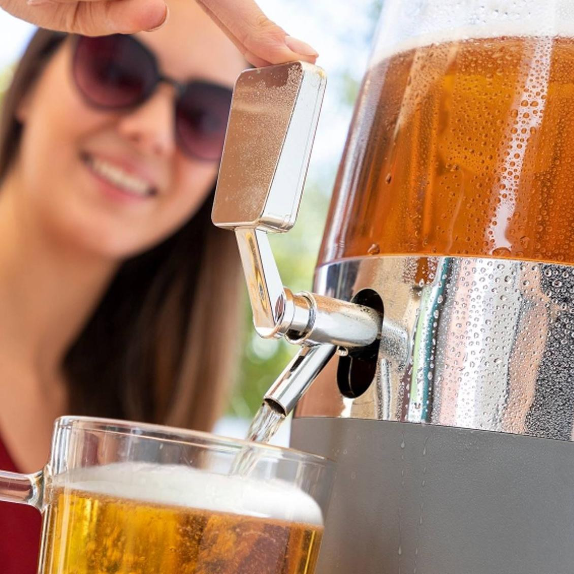 Cooling container with faucet for drinks