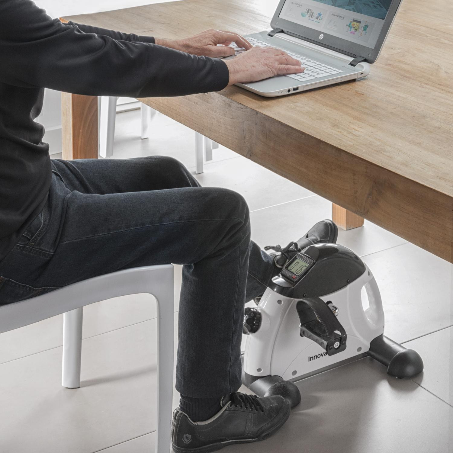 Pedal Machine with LCD Screen