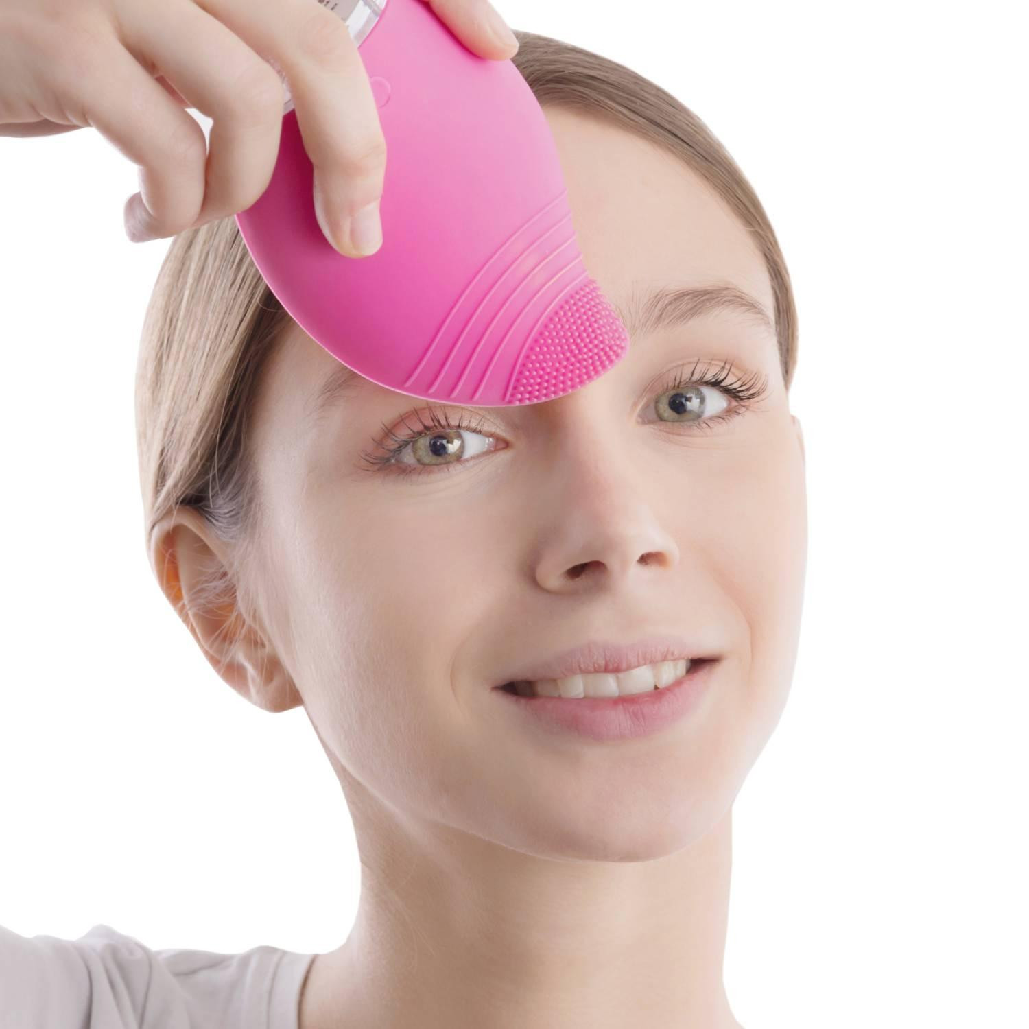Vibrating Face Cleanser in Silicone