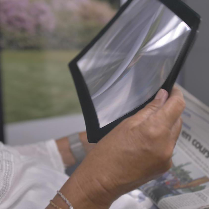 Flexibel vergrootglas voor kranten