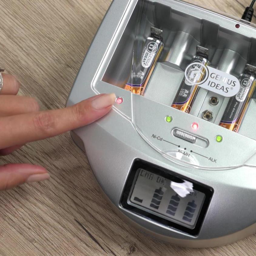 Universal-Ladegerät mit LCD-Display